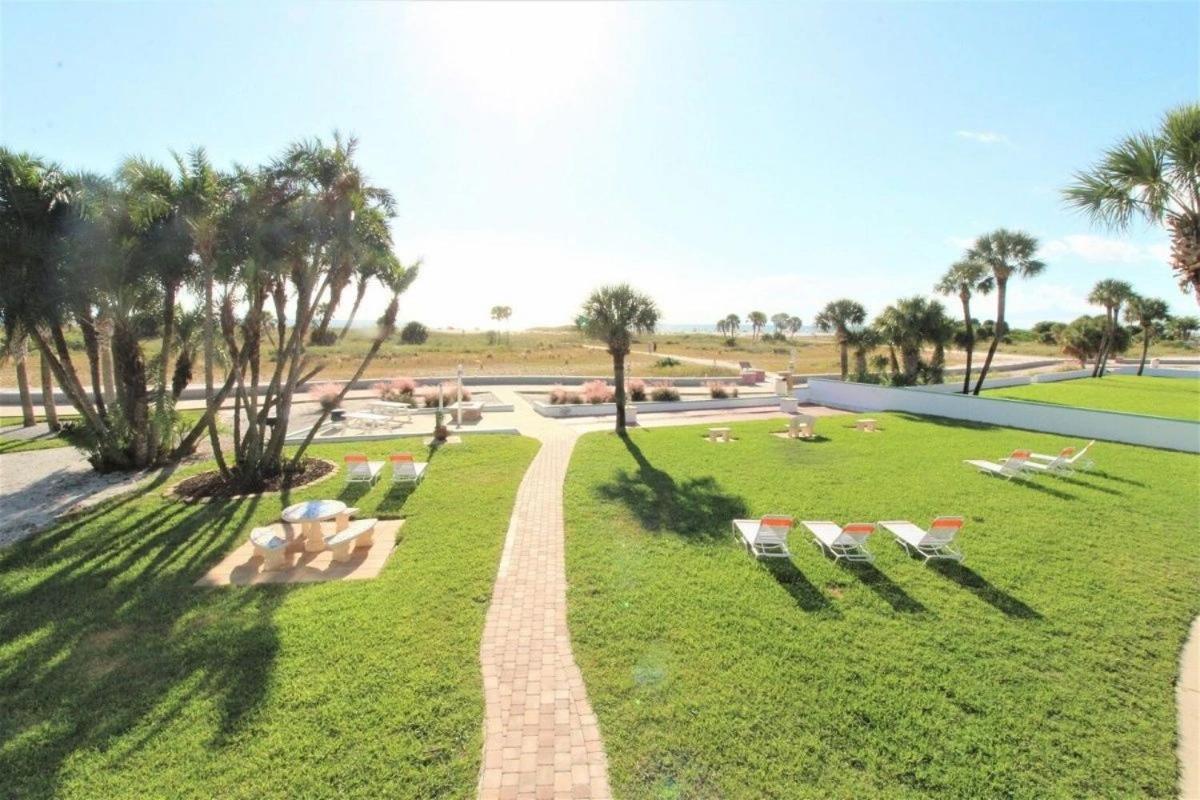 Tropic Terrace #16 - Beachfront Rental Apts St. Pete Beach Exterior photo